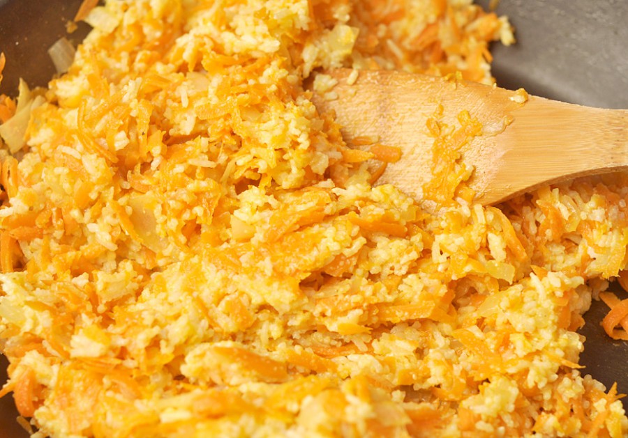 Karotten-Ingwer-Reis mit Erdnüssen und Koriander | Schwatz Katz
