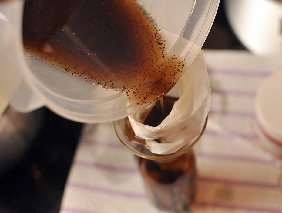 Kaffeeauszug in Pflanzenöl selber machen | Schwatz Katz